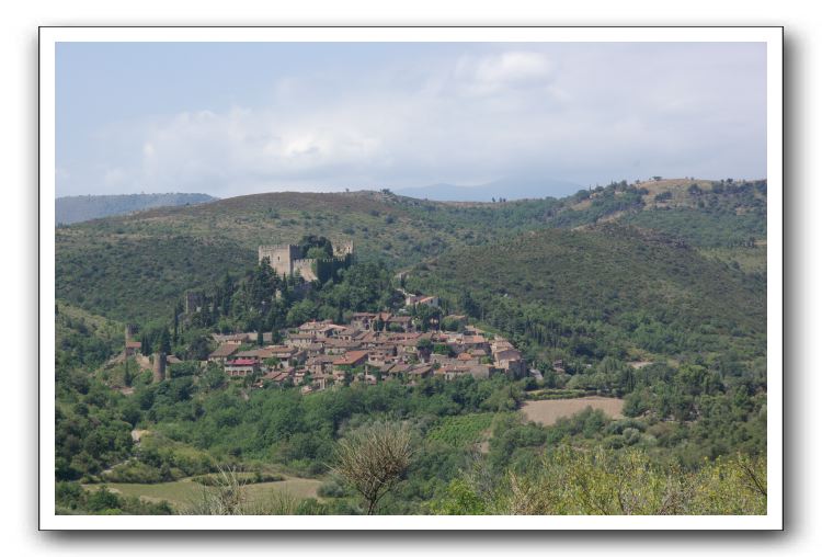 Le vllage et le château de Castelnou