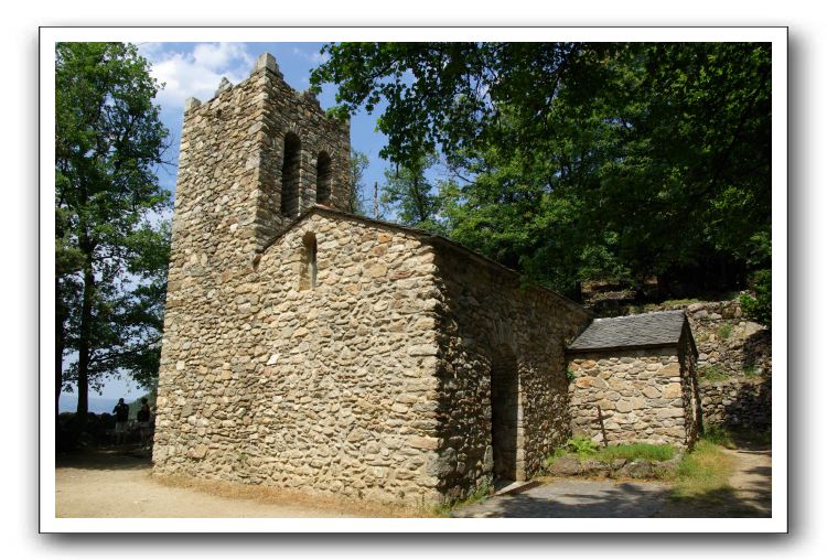 Une petite église sur le chemin de l'abbaye
