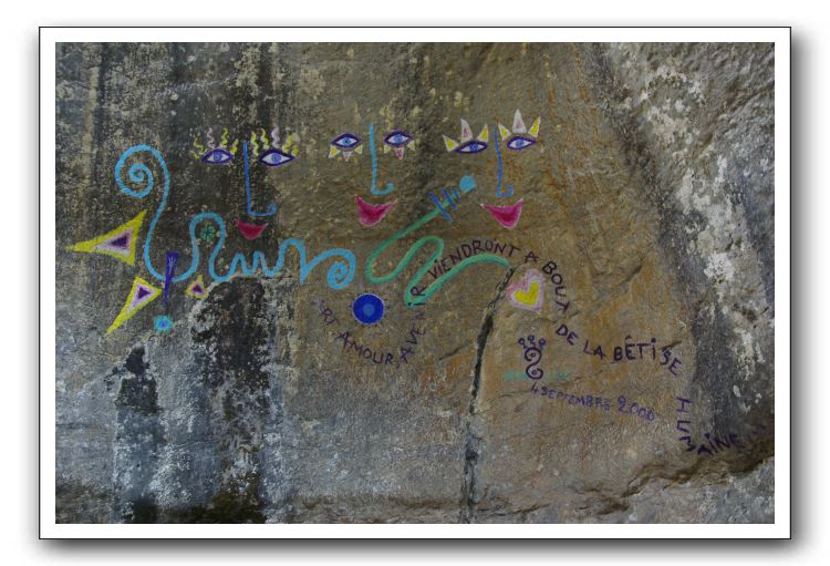 Une fresque dans les cascades, à Duilhac