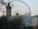 Grande roue et la colline de Fourvière